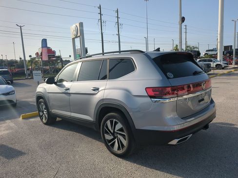 Certified 2024 Volkswagen Atlas SE w/ Panoramic Sunroof Package FWD image 3