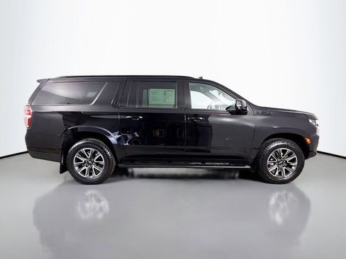 Used 2023 Chevrolet Suburban Z71 w/ Luxury Package AWD/4WD image 9