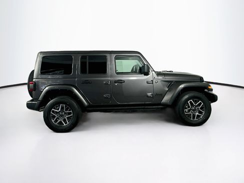 Used 2025 Jeep Wrangler Unlimited Sahara w/ Technology Group AWD/4WD image 10
