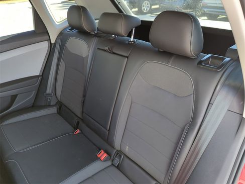 Used 2022 Volkswagen Taos SE w/ Panoramic Sunroof Package image 30