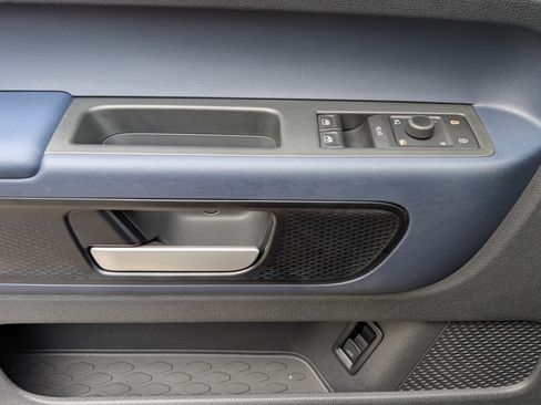 Used 2025 Volkswagen ID. Buzz Pro S Plus RWD image 14