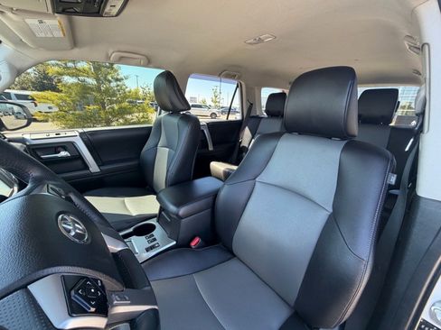 Used 2017 Toyota 4Runner SR5 Premium AWD/4WD image 10