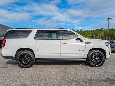 Used 2022 GMC Yukon XL AT4 image 8