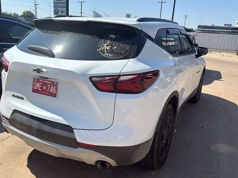 Used 2019 Chevrolet Blazer LT w/ Sound & Technology Package FWD image 9