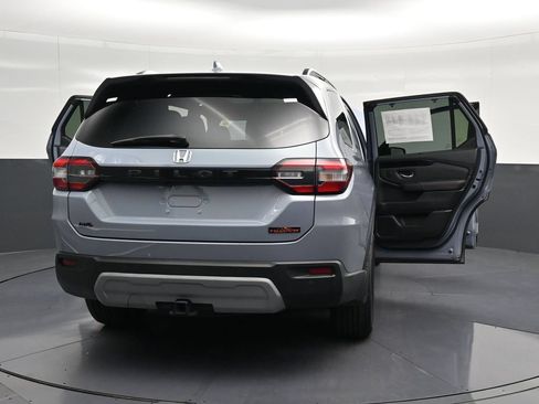 Used 2023 Honda Pilot TrailSport image 37