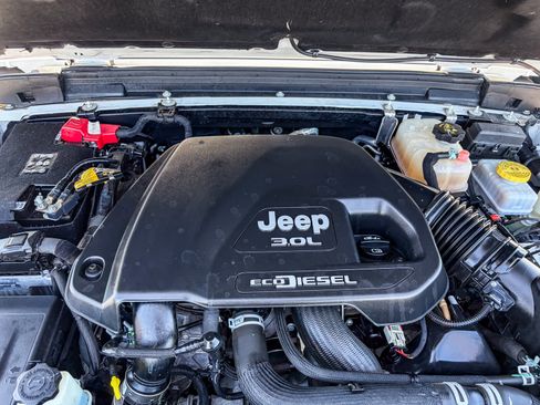 Used 2021 Jeep Wrangler Unlimited Rubicon AWD/4WD image 26