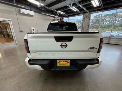 Used 2022 Nissan Frontier Pro-X RWD image 4