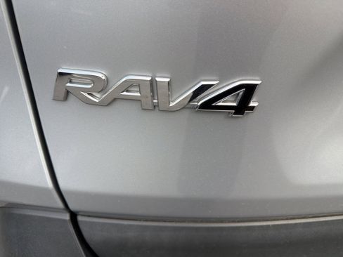 Used 2023 Toyota RAV4 XLE AWD/4WD image 34