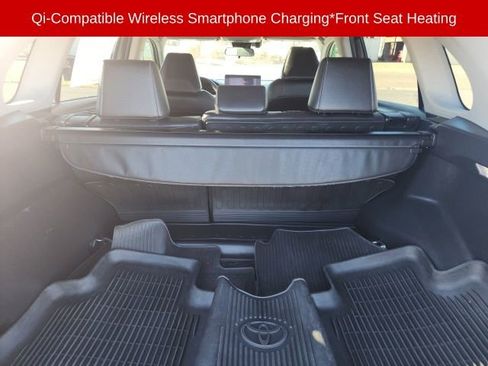 Used 2023 Toyota RAV4 XLE Premium image 11