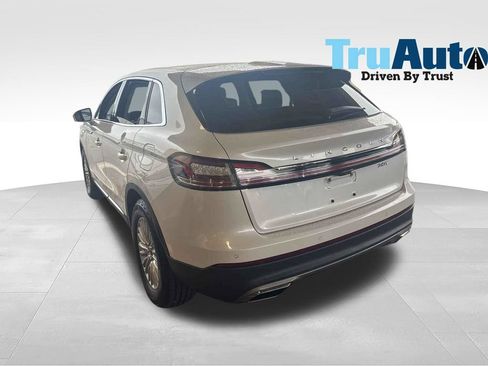 Used 2019 Lincoln Nautilus FWD image 3