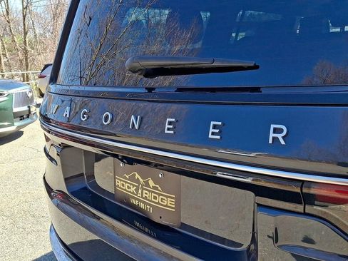 Used 2024 Jeep Wagoneer Series III AWD/4WD image 34