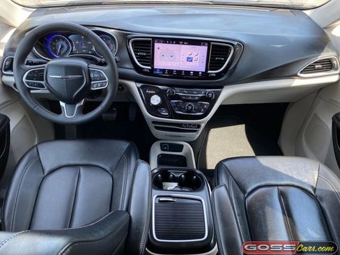 Certified 2024 Chrysler Pacifica Touring-L FWD image 14