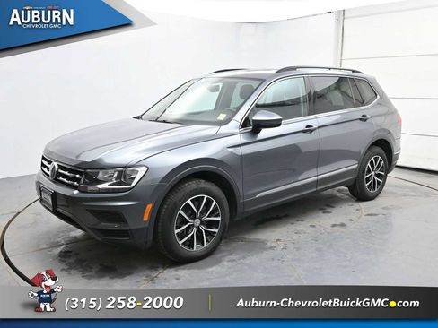 Used 2021 Volkswagen Tiguan SE w/ Panoramic Sunroof Package AWD/4WD image 2