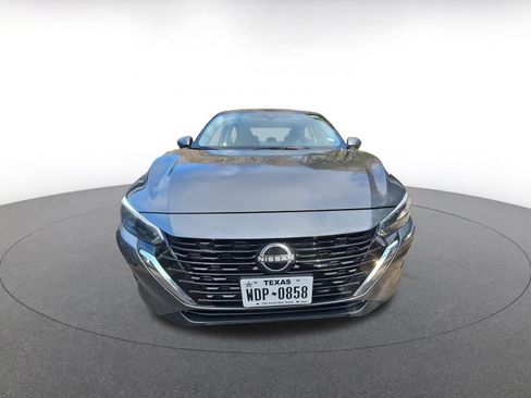 Used 2025 Nissan Sentra SV image 3