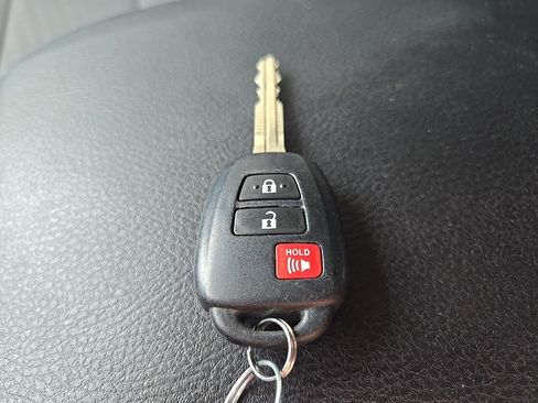 Used 2022 Toyota Tacoma SR image 90