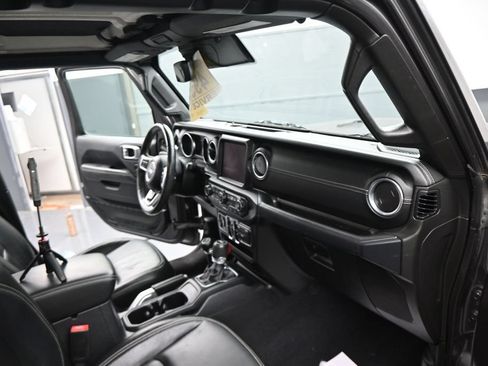 Used 2019 Jeep Wrangler Unlimited Sahara AWD/4WD image 5