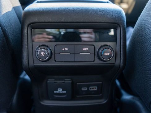 Used 2023 GMC Acadia SLE w/ Driver Convenience Package image 18