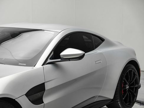 Used 2019 Aston Martin V8 Vantage Coupe RWD image 31