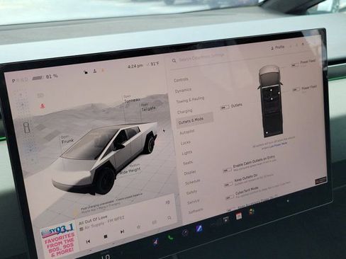 Used 2024 Tesla Cybertruck AWD Crew Cab image 26