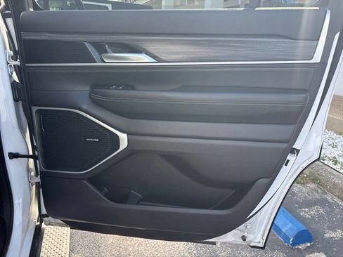 Used 2024 Jeep Wagoneer Series II w/ Flexible Seating Group RWD image 60