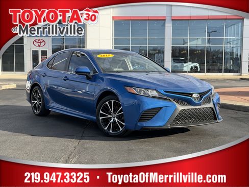 Used 2018 Toyota Camry SE image 1