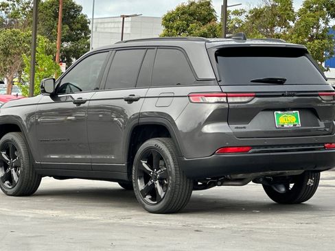 Used 2023 Jeep Grand Cherokee Altitude AWD/4WD image 7