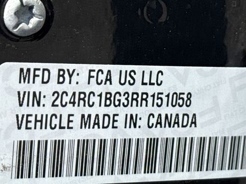 Used 2024 Chrysler Pacifica Touring-L image 33