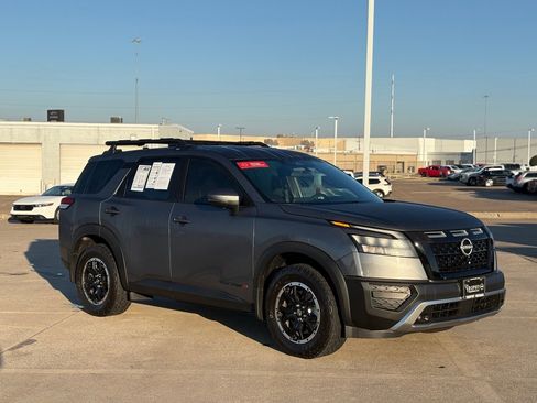 Certified 2025 Nissan Pathfinder Rock Creek image 5