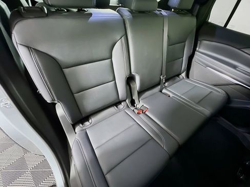 New 2025 Chevrolet Traverse LT w/ LPO, Floor Liner Package image 28