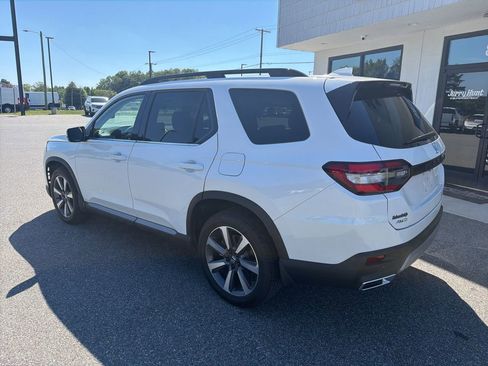 Used 2025 Honda Pilot Elite image 6