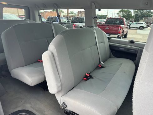Used 2010 Ford E-350 and Econoline 350 XLT RWD image 13