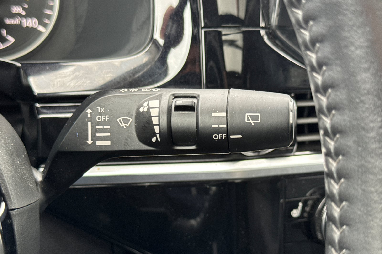 Certified 2023 Nissan Pathfinder SL w/ SL Premium Package FWD image 40