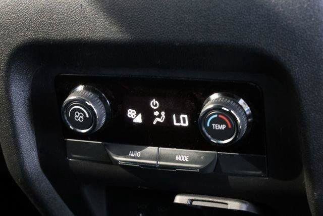 Used 2024 Chevrolet Traverse LT AWD/4WD image 28