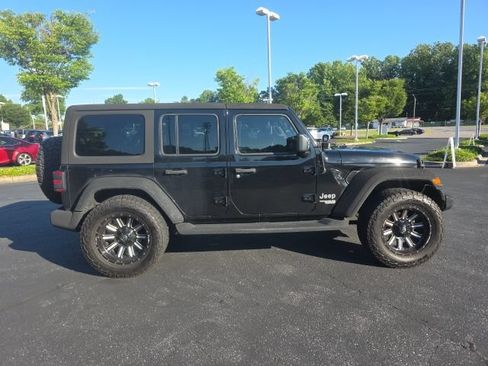 Used 2019 Jeep Wrangler Unlimited Sport S AWD/4WD image 9