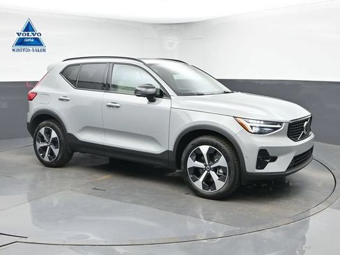 Used 2026 Volvo XC40 B5 Plus AWD/4WD image 1