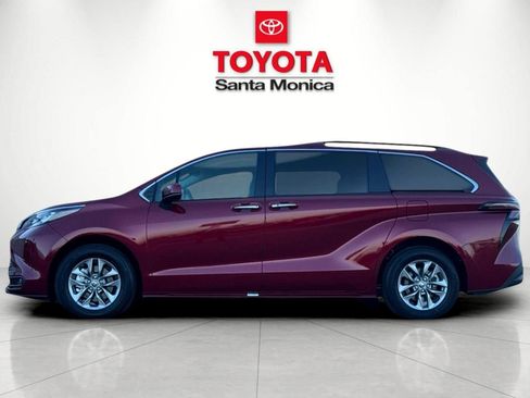 New 2026 Toyota Sienna XLE image 8