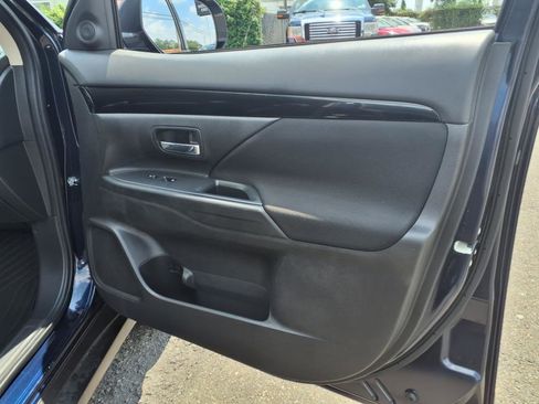 Used 2020 Mitsubishi Outlander ES image 12