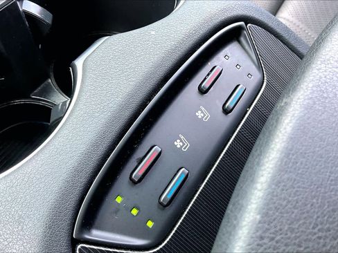 Used 2021 Toyota Venza XLE w/ Softex Package image 33