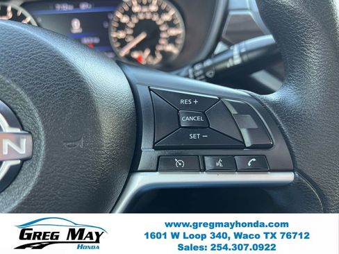 Used 2024 Nissan Altima 2.5 SV FWD image 25