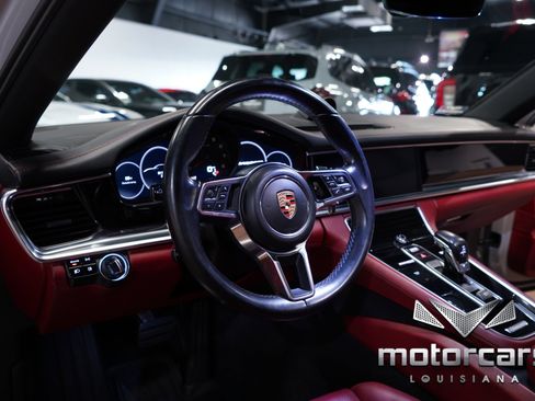 Used 2020 Porsche Panamera w/ Premium Package image 25