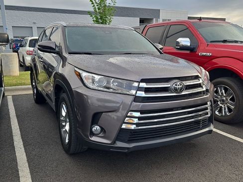 Used 2018 Toyota Highlander Limited image 4