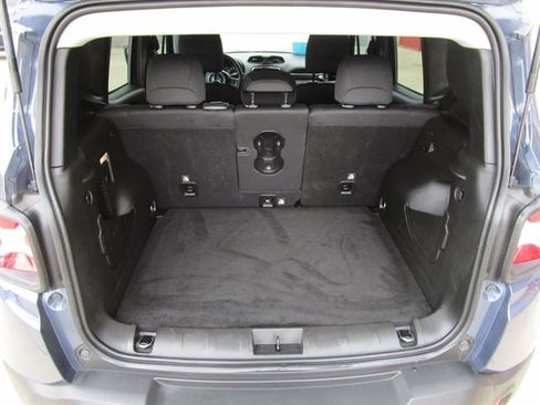 Used 2022 Jeep Renegade Latitude w/ Convenience Group image 12