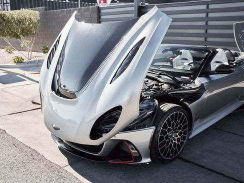 Used 2023 Aston Martin DBS Volante image 21