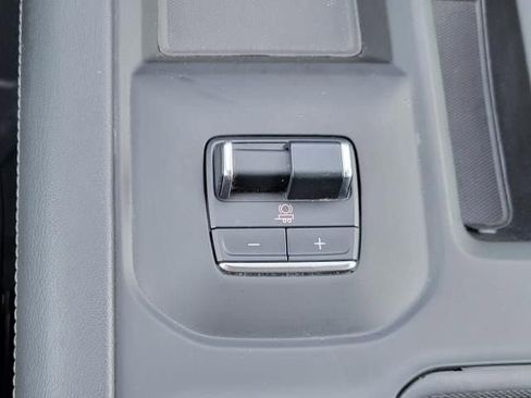 Used 2024 GMC Sierra 3500 Denali w/ Technology Package AWD/4WD image 37