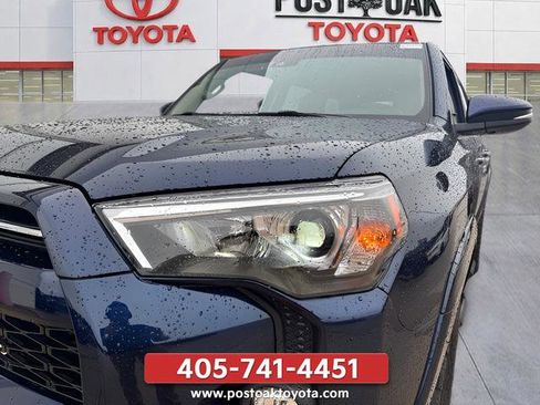 Used 2023 Toyota 4Runner SR5 Premium w/ Moonroof Package AWD/4WD image 40