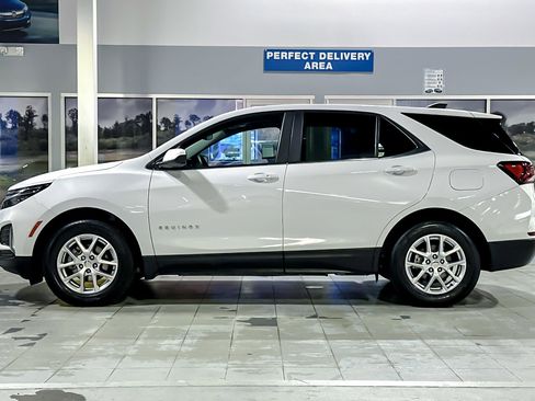 Used 2024 Chevrolet Equinox LT image 2