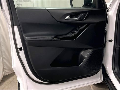 Used 2025 Chevrolet Equinox LT image 9