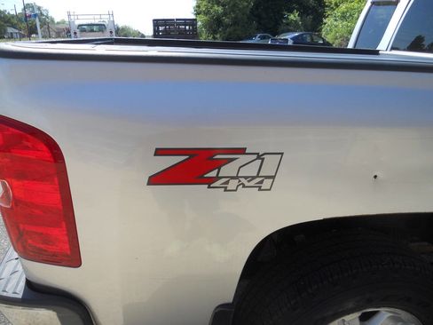 Used 2010 Chevrolet Silverado 1500 LT w/ Power Pack Plus AWD/4WD image 27