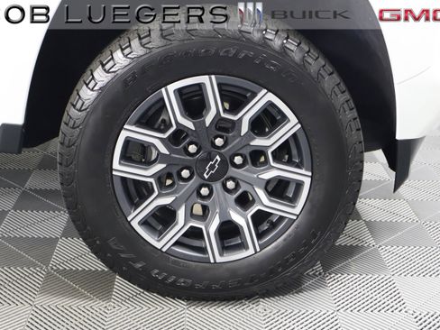 Certified 2024 Chevrolet Colorado LT w/ LT Convenience Package III image 3