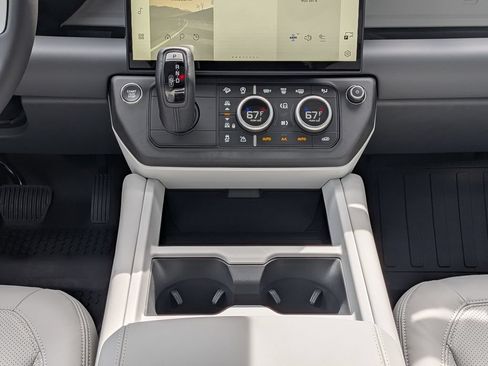 New 2026 Land Rover Defender 110 X-Dynamic SE AWD/4WD image 19
